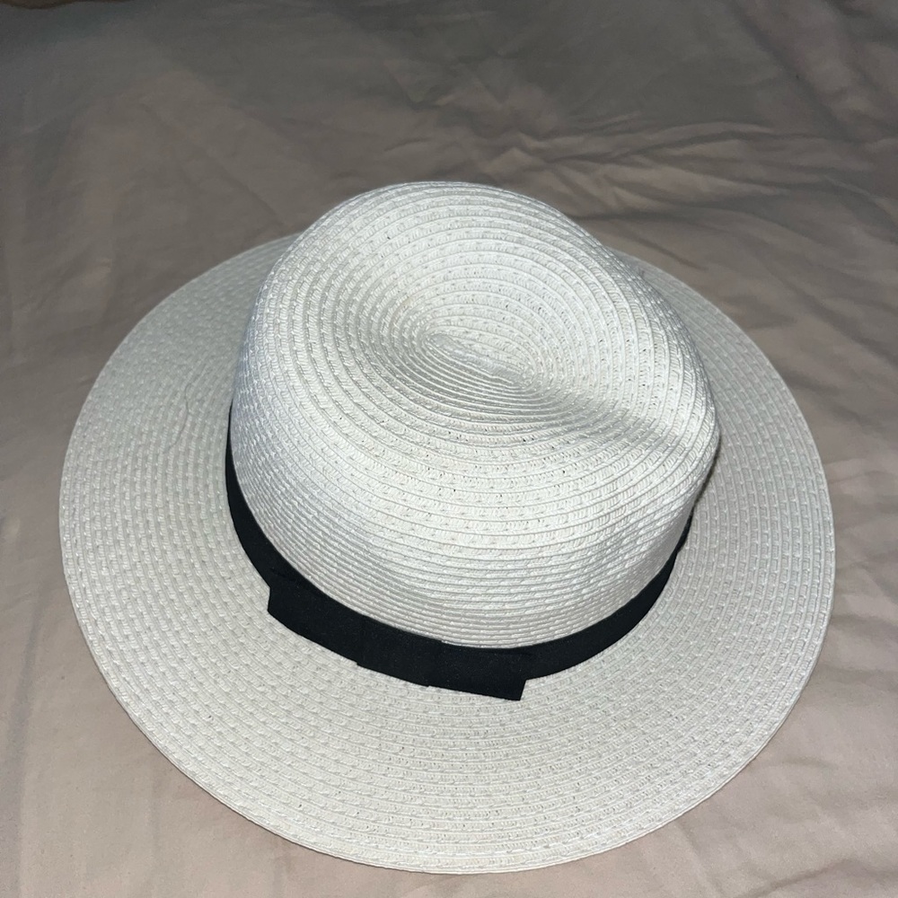 white womens beach hat